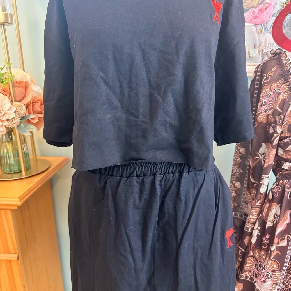 Black Women's Elastic-Waist Skirt with Red Heart Detail - Picture 9 of 13